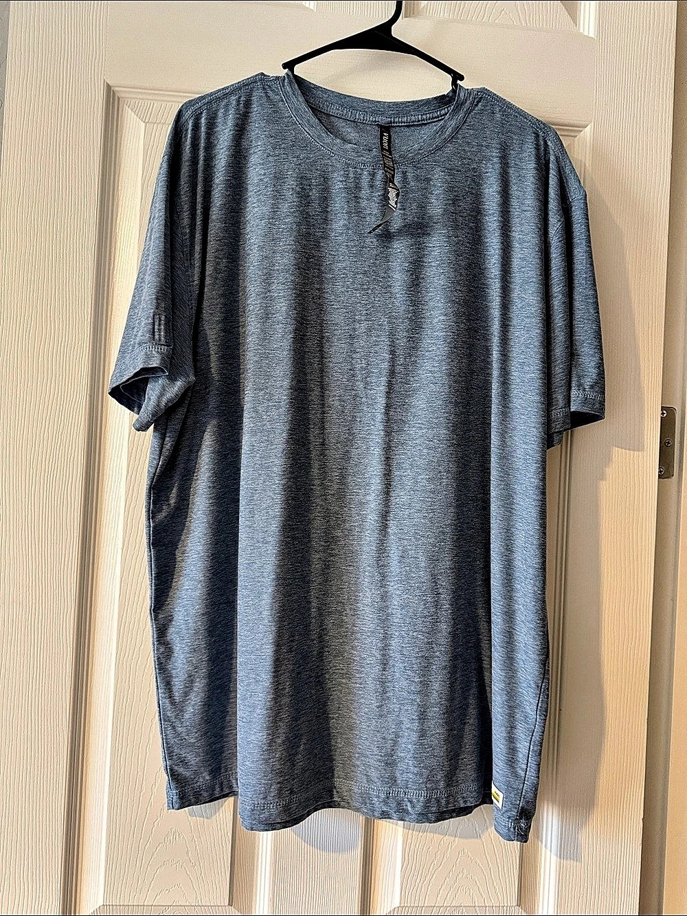 Vuori Men’s Strato Tech Short Sleeve XXL Like New